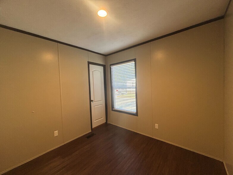 Building Photo - 606 Eloise St