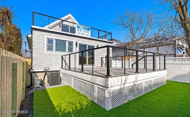 Building Photo - 427 Hoyt St