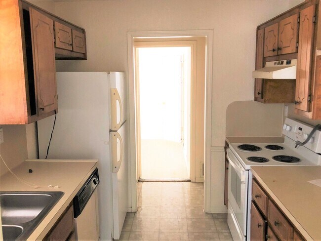 Building Photo - 306 Saddle Dr