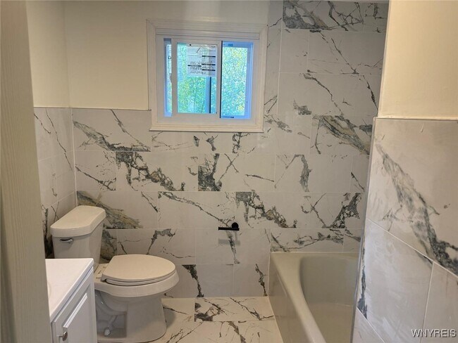 Building Photo - 116 Nicholson St