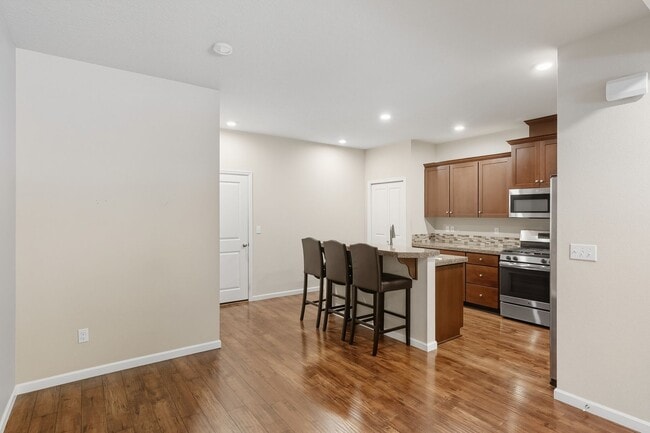 Building Photo - Lovely 3 Bedroom 2.5 Bath Sherwood Townhom...