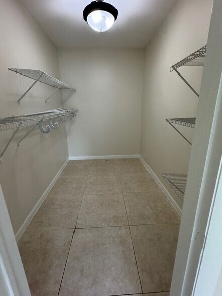 Building Photo - 3101 Oakland Shores Dr