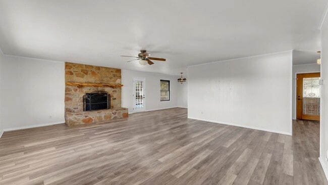 Building Photo - 352 Lookout Mountain