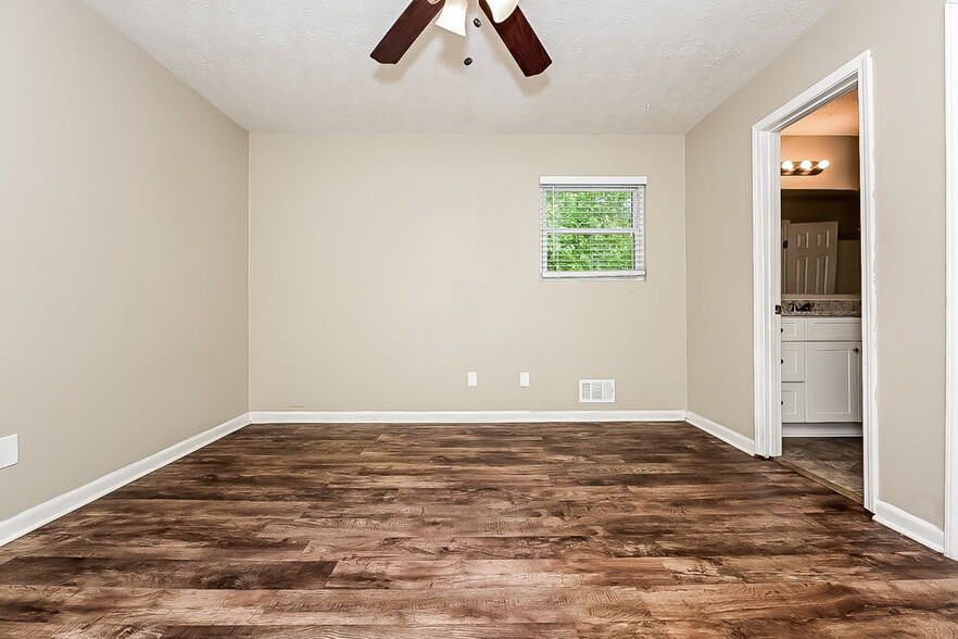 Building Photo - 694 Dixon Rd