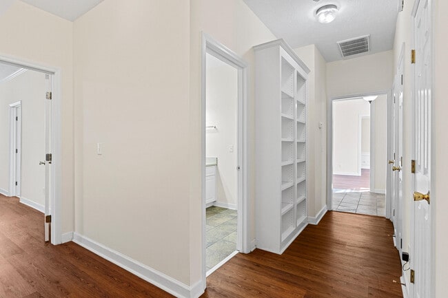 Building Photo - 619 Archard Dr
