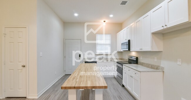 Building Photo - $1515! Beautiful Corner lot home in Fort Worth! Available NOW!