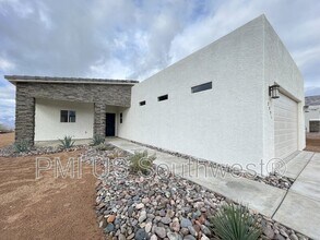 Building Photo - 2591 Trade Wind Dr