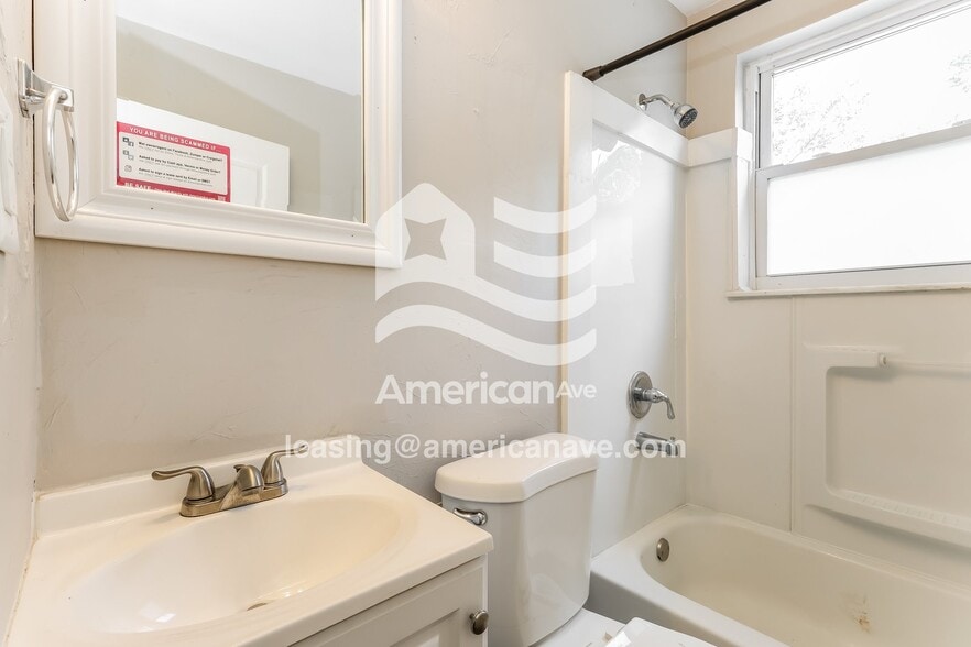 Building Photo - 9448 Beech Dr