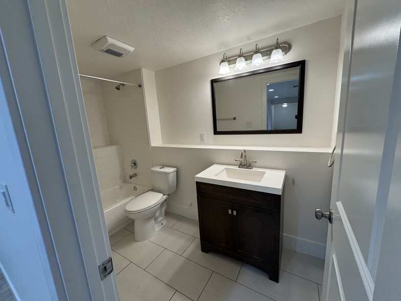 Building Photo - 515 Koneta Ct