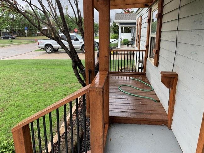 Building Photo - 204 E Fairchild Dr