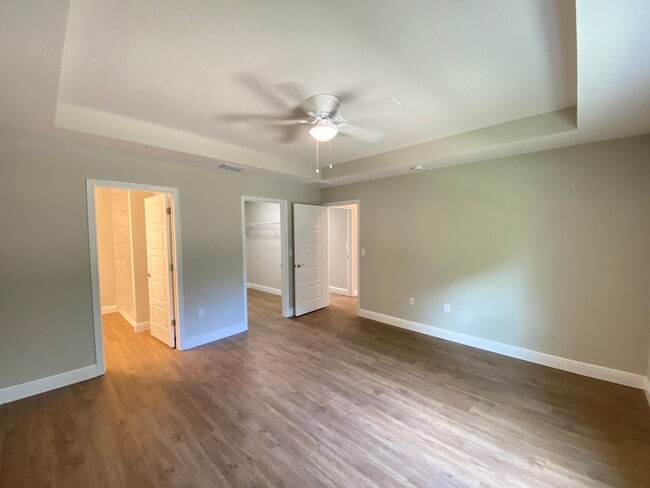 Building Photo - 130 Oak Cir