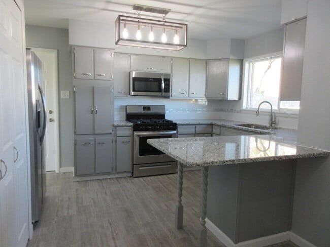 Building Photo - 3302 Zircon Dr