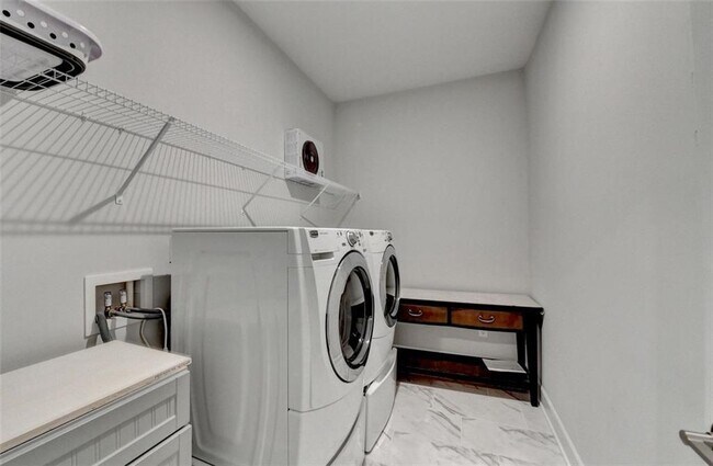 Building Photo - 811 Pineberry Ct