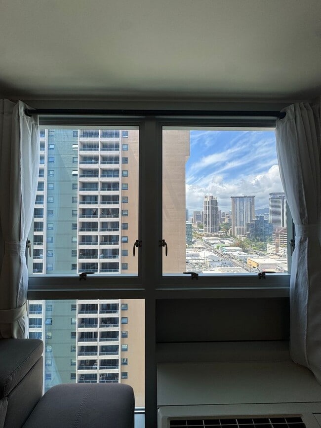 Building Photo - Partially Furnished 1 bed, 1 bath with 1 reserved covered parking @ Ke Kilohana