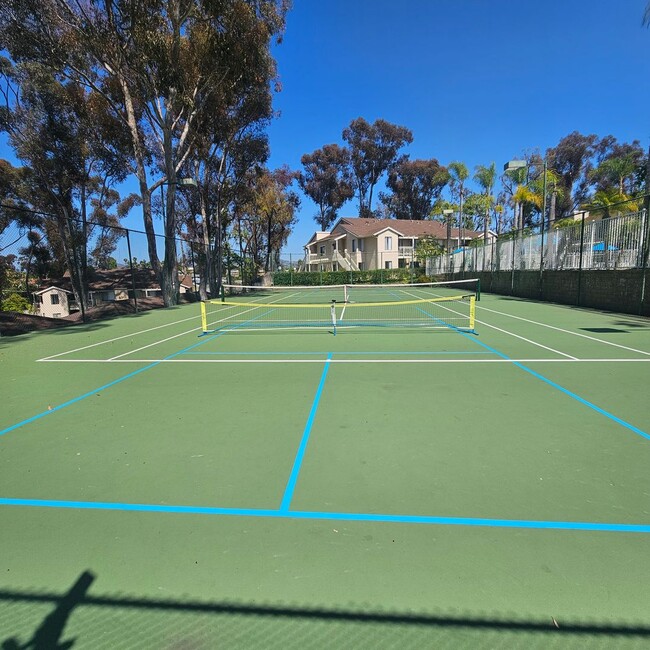 Building Photo - Roommate Wanted – One Bedroom Available | 10x11 | 3BR/2BA Condo in Vista ~ $1,300/month