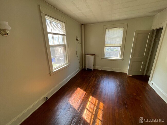 Building Photo - 308 S 3rd Ave