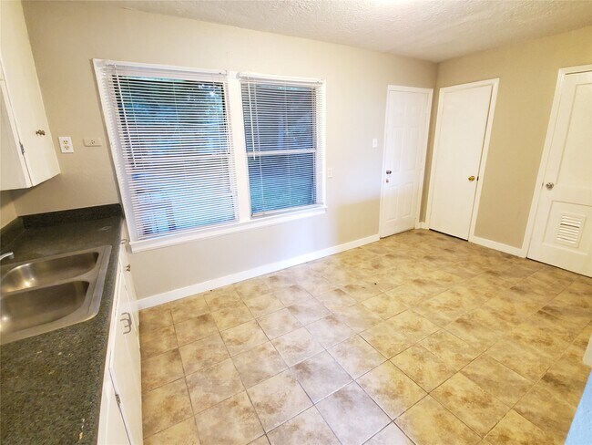 Building Photo - 5318 Doulton Dr