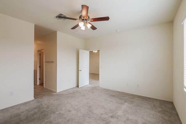 Building Photo - 11208 S Weismann Dr