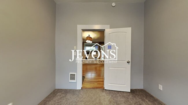 Building Photo - Charming 3-bedroom home with fenced backya...