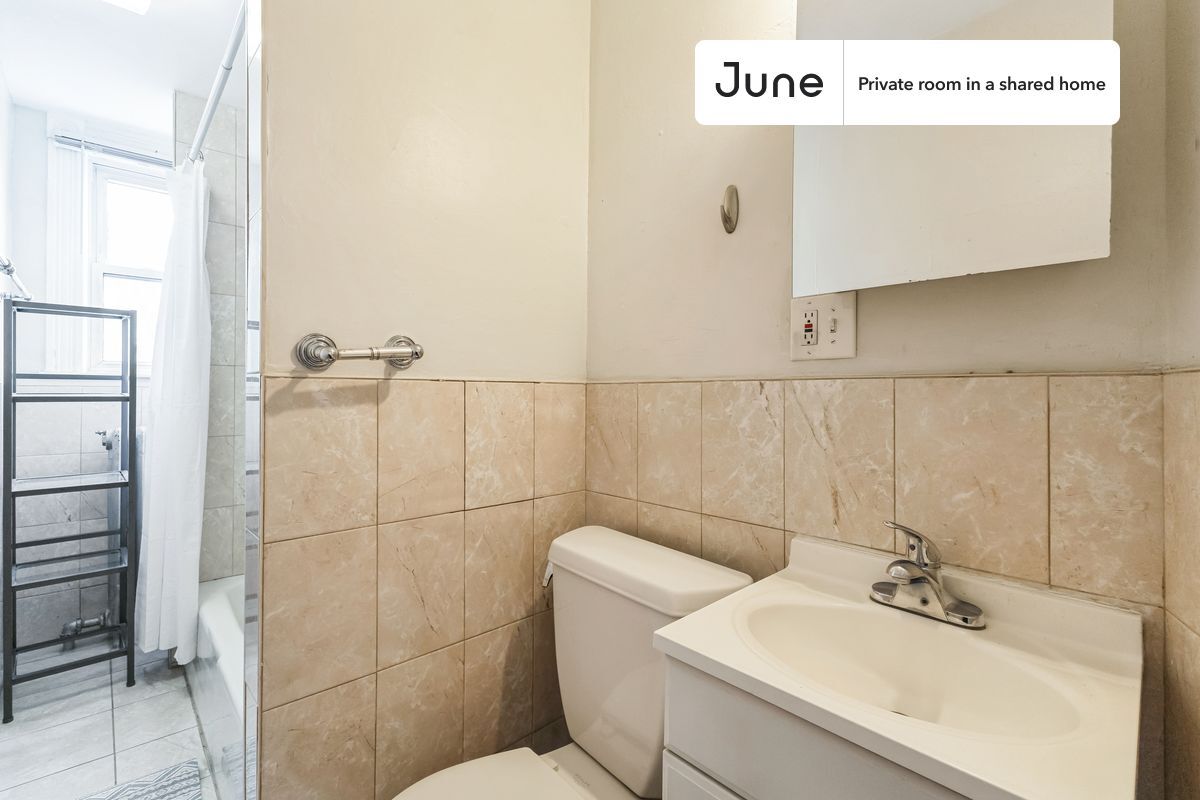 Building Photo - Room in Shared 5 bed/1.5 bath home