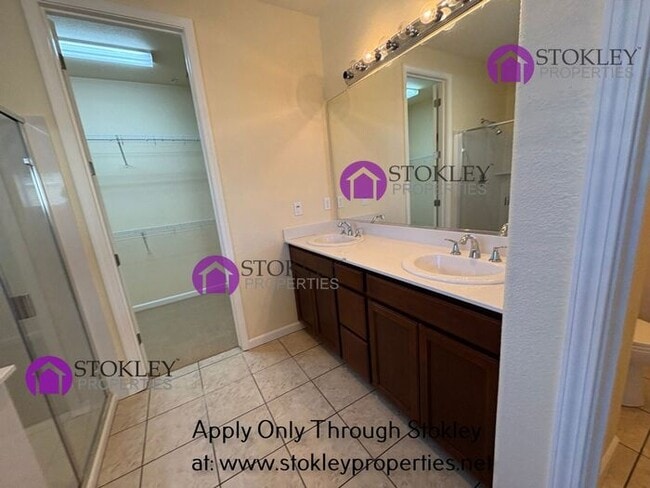 Building Photo - 2573 Tampico Dr