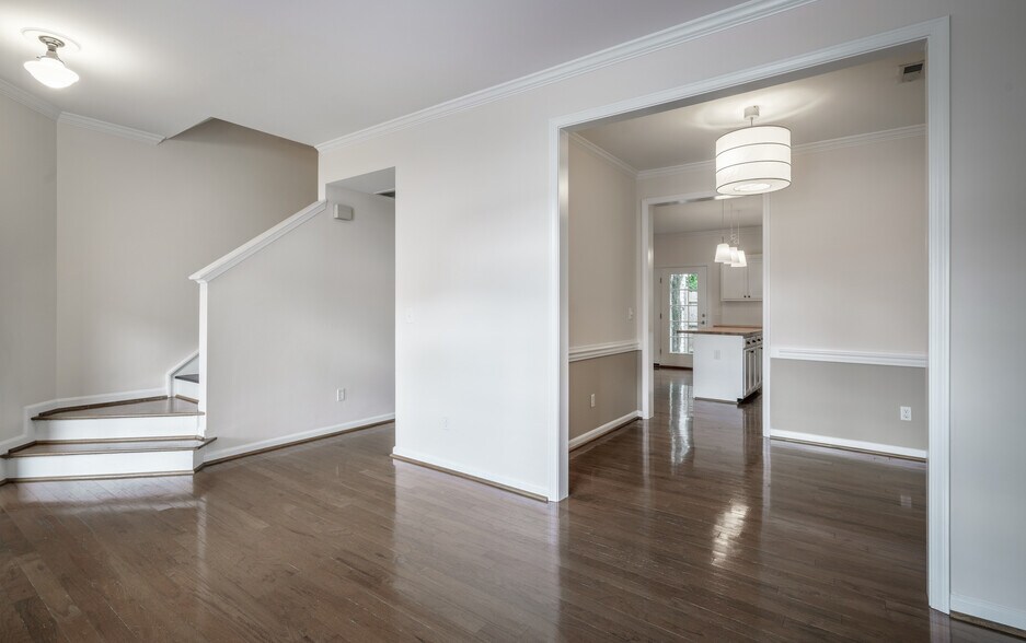 Building Photo - 420 Canewood Pl
