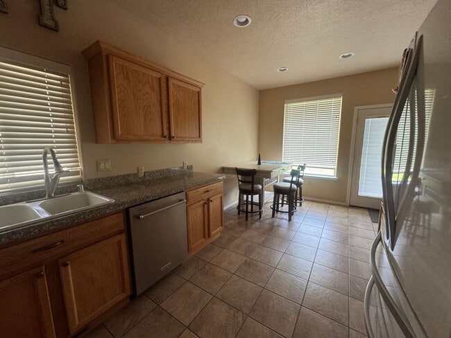 Building Photo - Rent Reduced!!