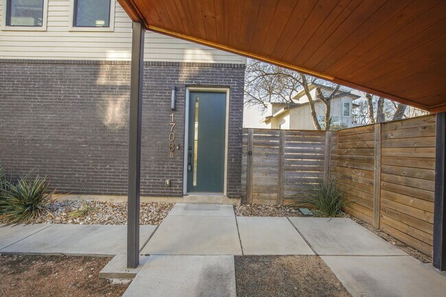 Building Photo - 1708 Perez St