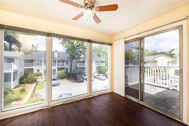 Building Photo - 910 Augusta Dr