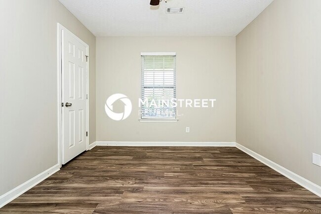 Building Photo - 3 Bedroom Pet-Friendly Home in Riverdale, GA with Main Street Renewal