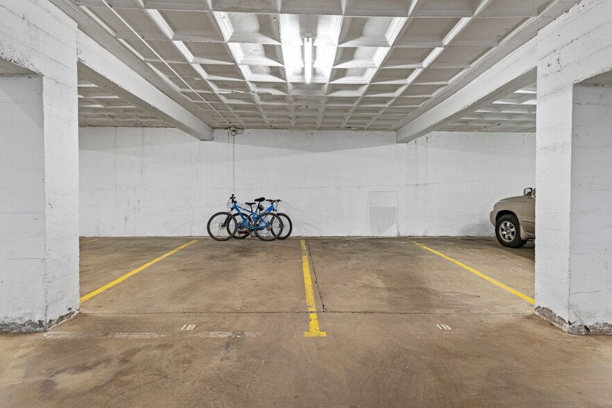 2 secure parking spots - 7538 Wydown Blvd