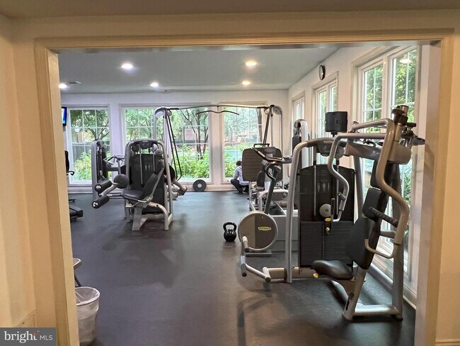 Building Photo - 1504 Lincoln Way