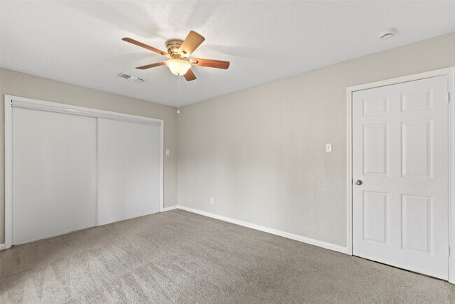 Building Photo - 8818 Edgemoor Dr