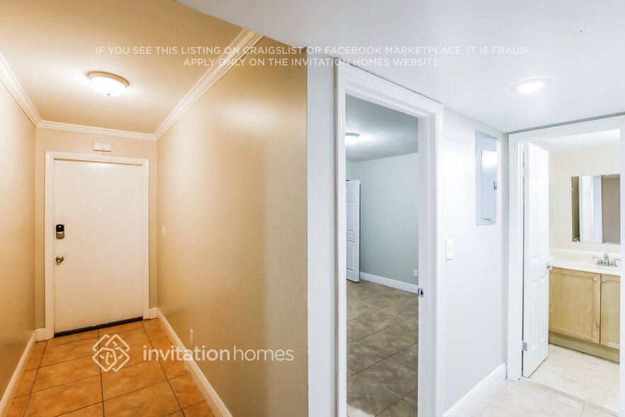 Building Photo - 1500 Hammock Ln