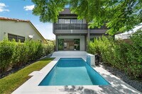 Building Photo - 2842 SW 32nd Ct