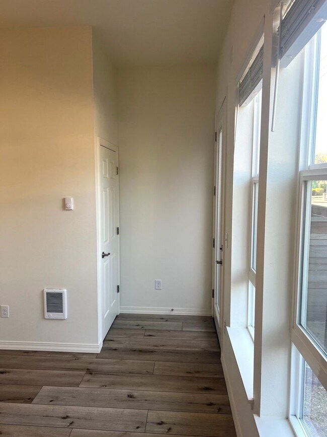 Building Photo - Evergreen Multiplex