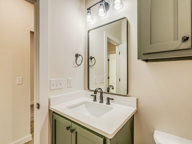 Building Photo - Captivating 3-Bed, 2-Bath Home in Charming...