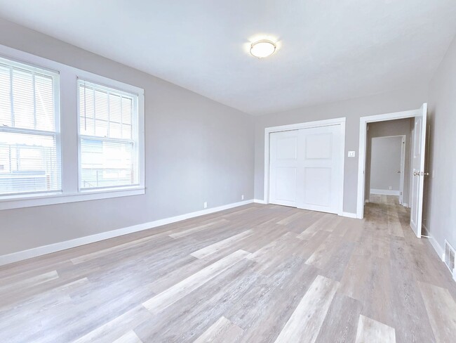 Building Photo - 1517 Elwood Ave