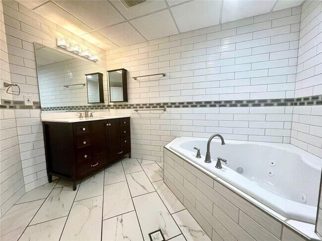 Building Photo - 11905 Silverod St NW