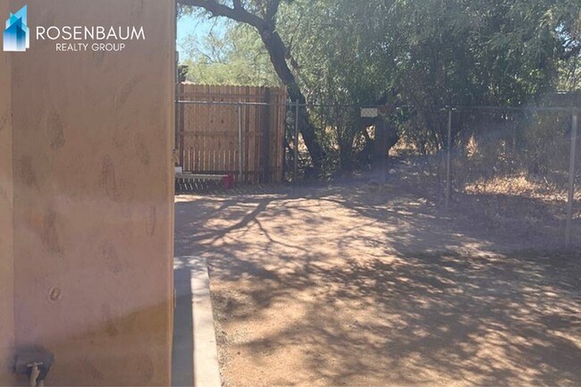 Building Photo - Charming and cozy 2-beds, 2-baths 4-plex unit in Tucson!