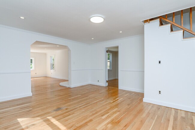 Building Photo - 81 Picketts Ridge Rd