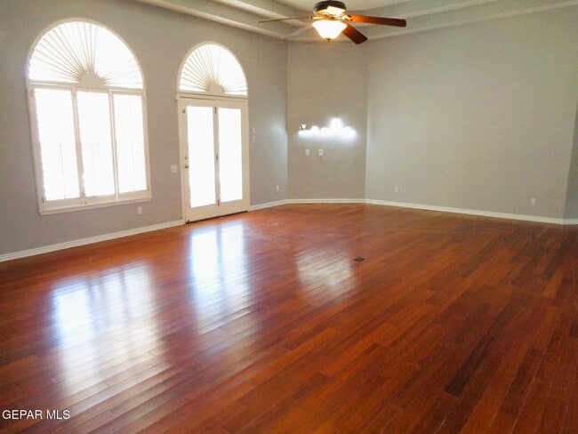 Building Photo - 2120 Greenlee Dr