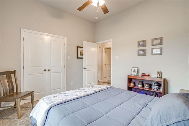 Building Photo - 404 Lacey Oak Ct