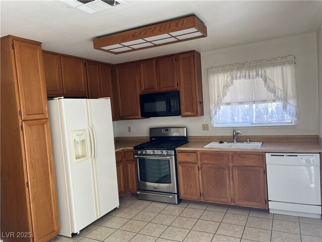 Building Photo - 1628 Starridge Way