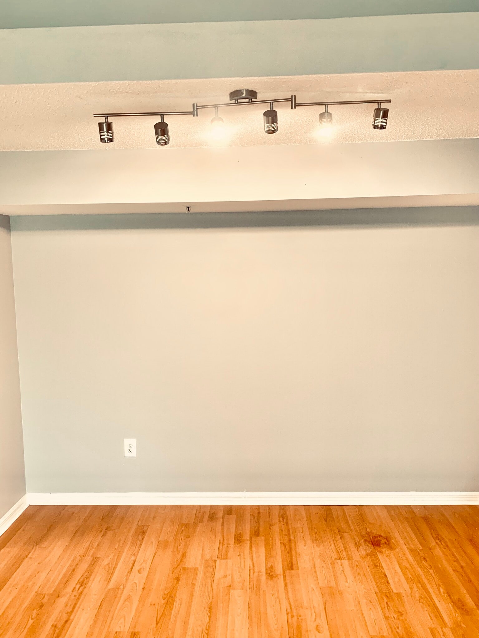Dining room - 900 Crestwood Ct S