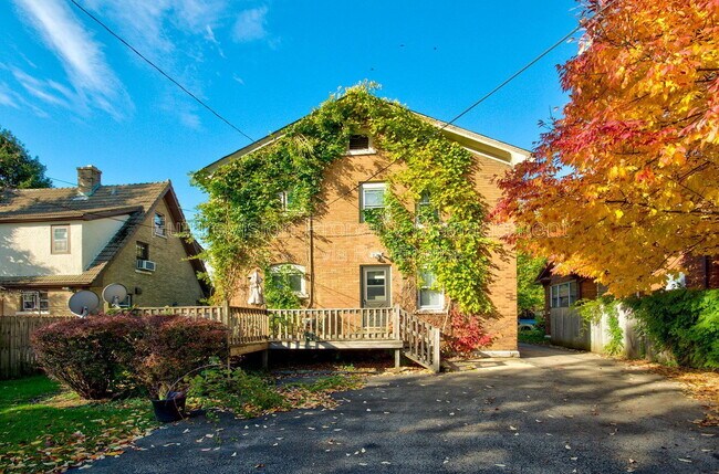 Building Photo - 414 Cornelia St