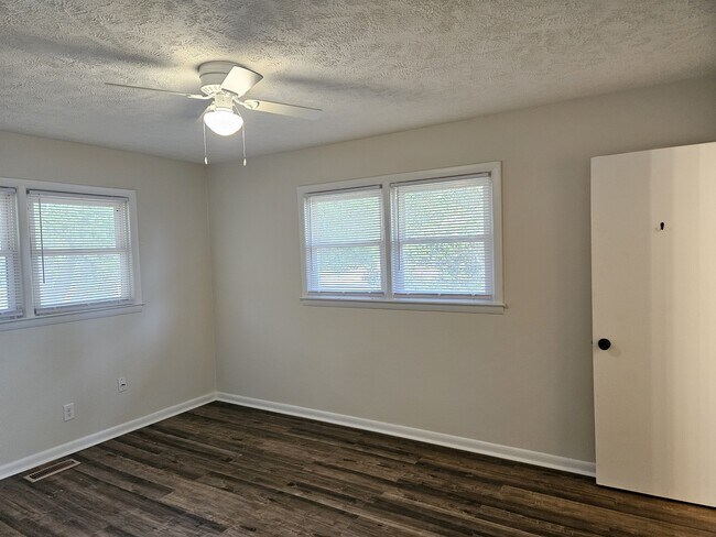 Building Photo - 853 Shannon Dr