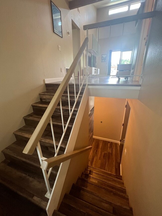 Building Photo - 3 Bed / 2.5 Bath | College Greens Townhome