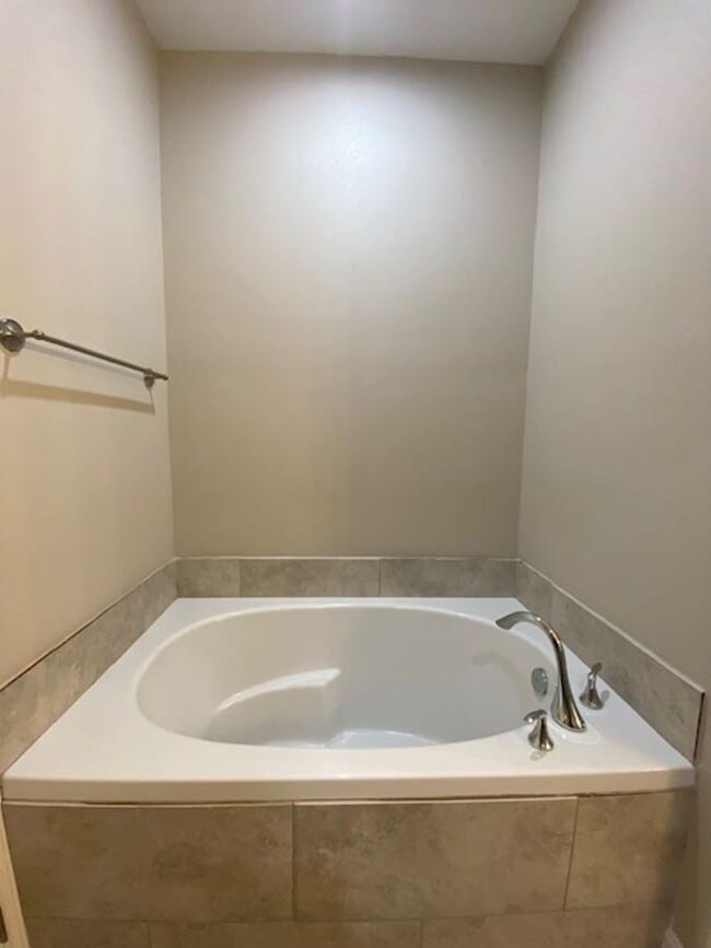 Building Photo - DCR642