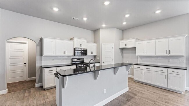 Building Photo - 5902 NW Hoover St